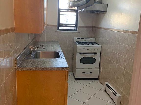 2nd image of 163-35 Oak Ave #1
