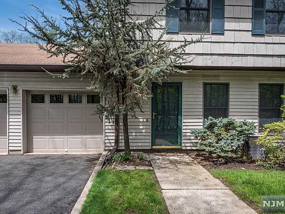 2nd image of 12 Briarwood Ct