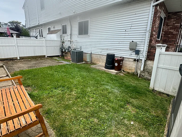 49 Country Dr W — Photo 36