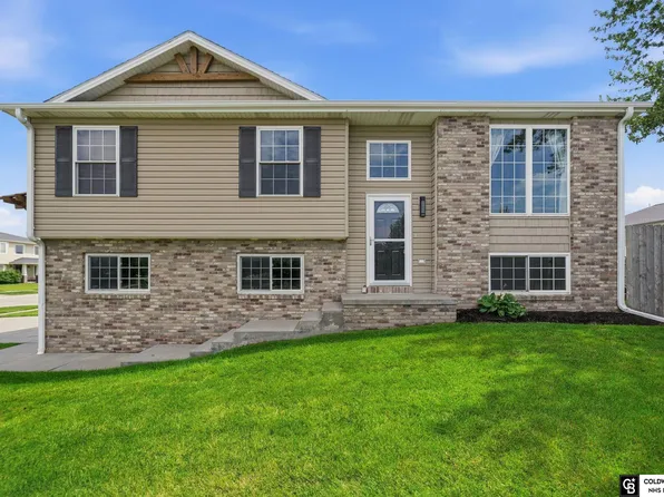 5701 S 96th St, Lincoln, NE 68526