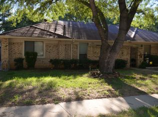 806 Little Creek Dr, Euless, TX 76039