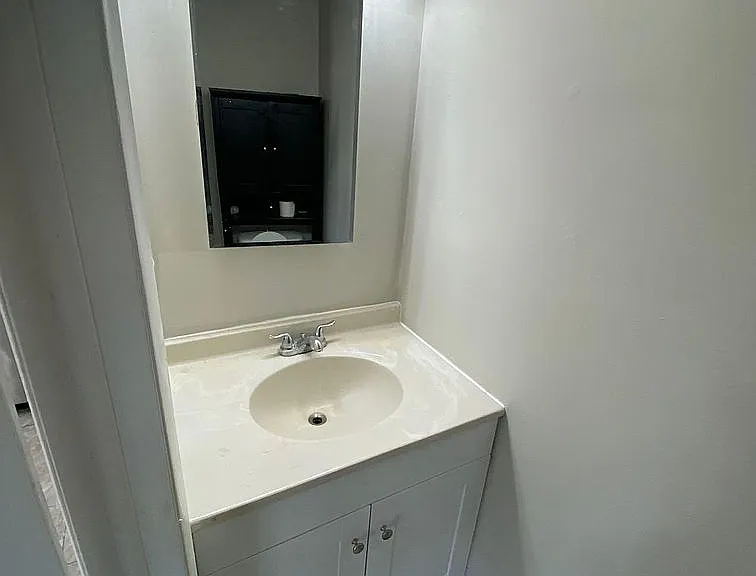 316 Littleton Ave — Photo 5
