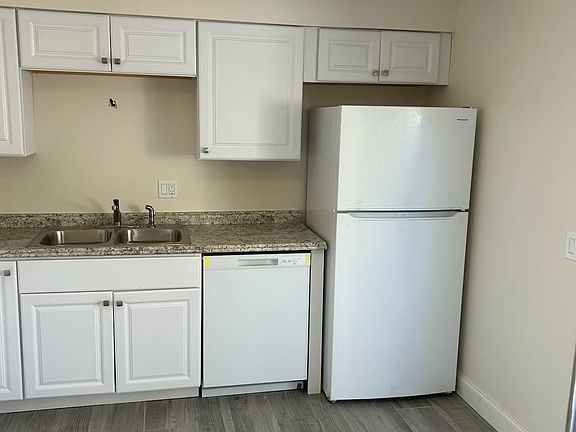 4th image of 3324 51st Avenue Dr W #A