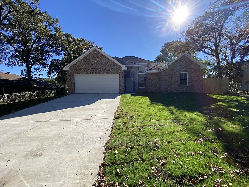 1st image of 311 W Mistletoe Dr