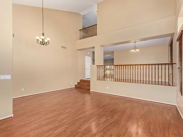 504 N Swallow Ln — Photo 5
