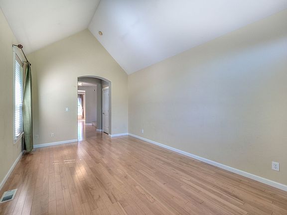 2nd image of 17243 NE 25th Ct