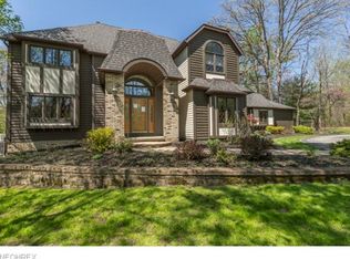 9366 Regency Woods Dr, Kirtland, OH 44094