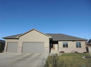 8305 S Seven Oaks Dr, Sioux Falls, SD 57108