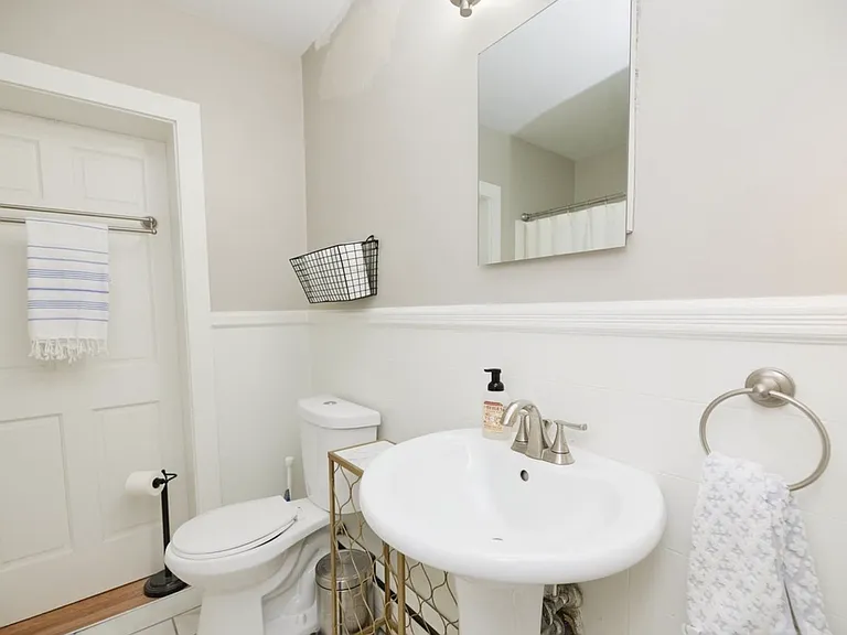 1209 Stafford Ave — Photo 13