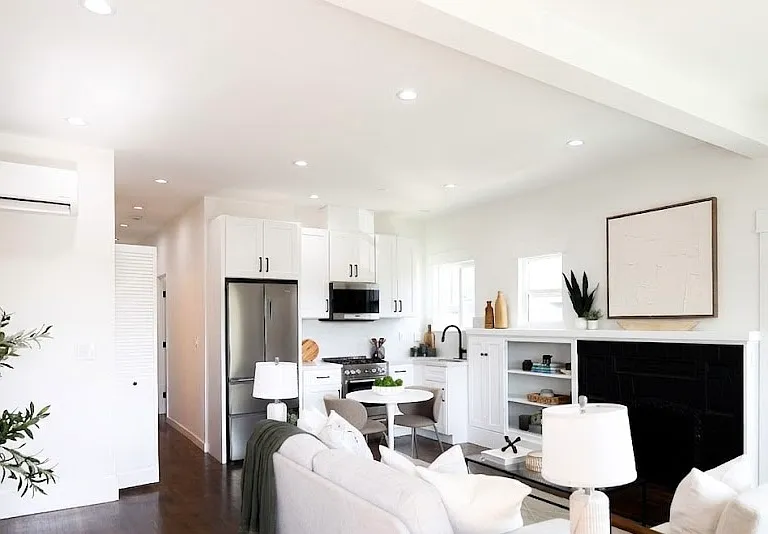 1037 Gladys Ave — Photo 1