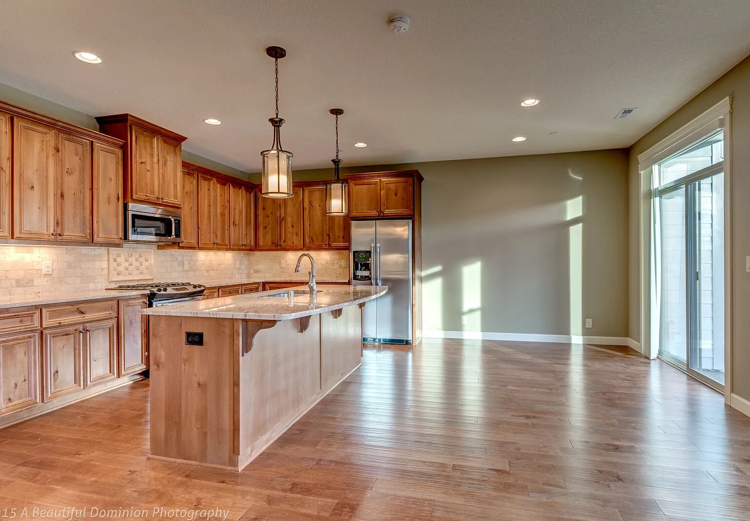 3 bed, 2.5 bath, 2322 sqft, $3,300 — Photo 4