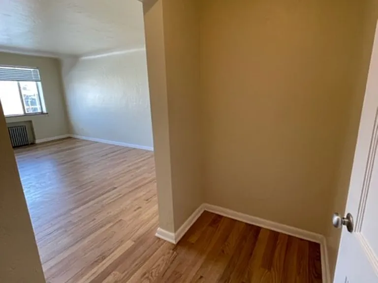 Don Edward Apartments — Photo 7