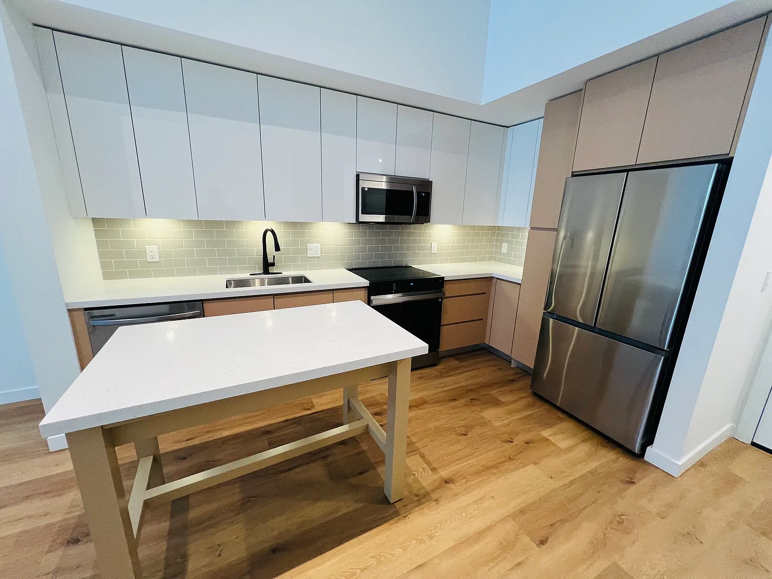 1 bed, 800 sqft, $2,950 — Photo 3