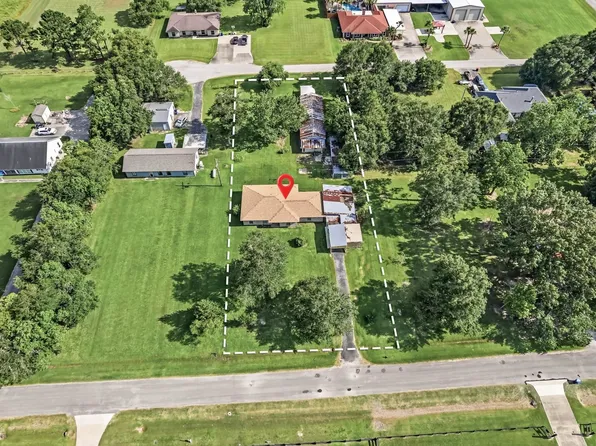 1609 Florida St, Nome, TX 77629
