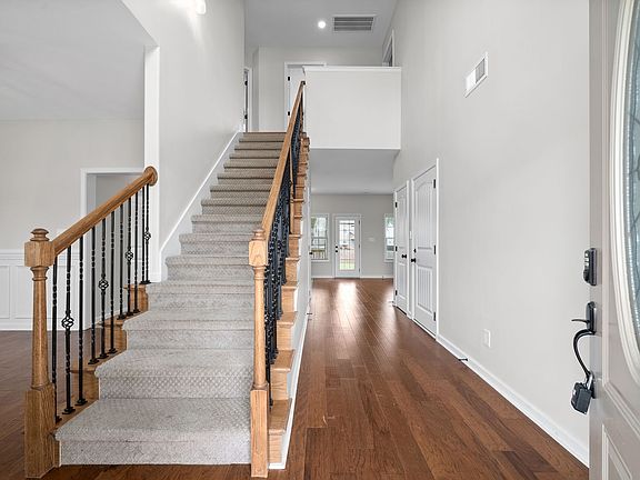 2nd image of 202 Geneva Ln