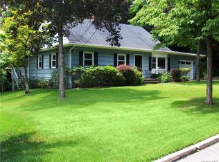 68 Washburn Rd, Mount Kisco, NY 10549