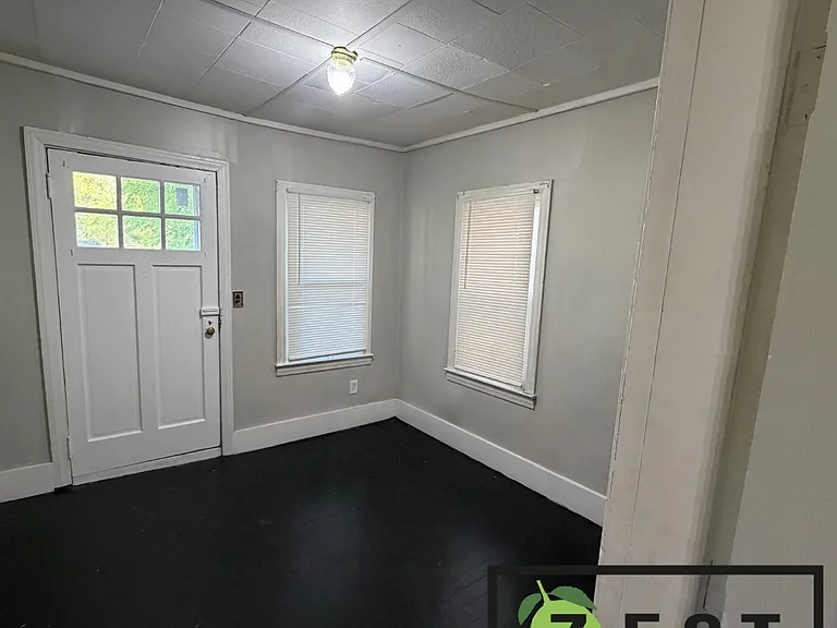 17 W James St — Photo 10