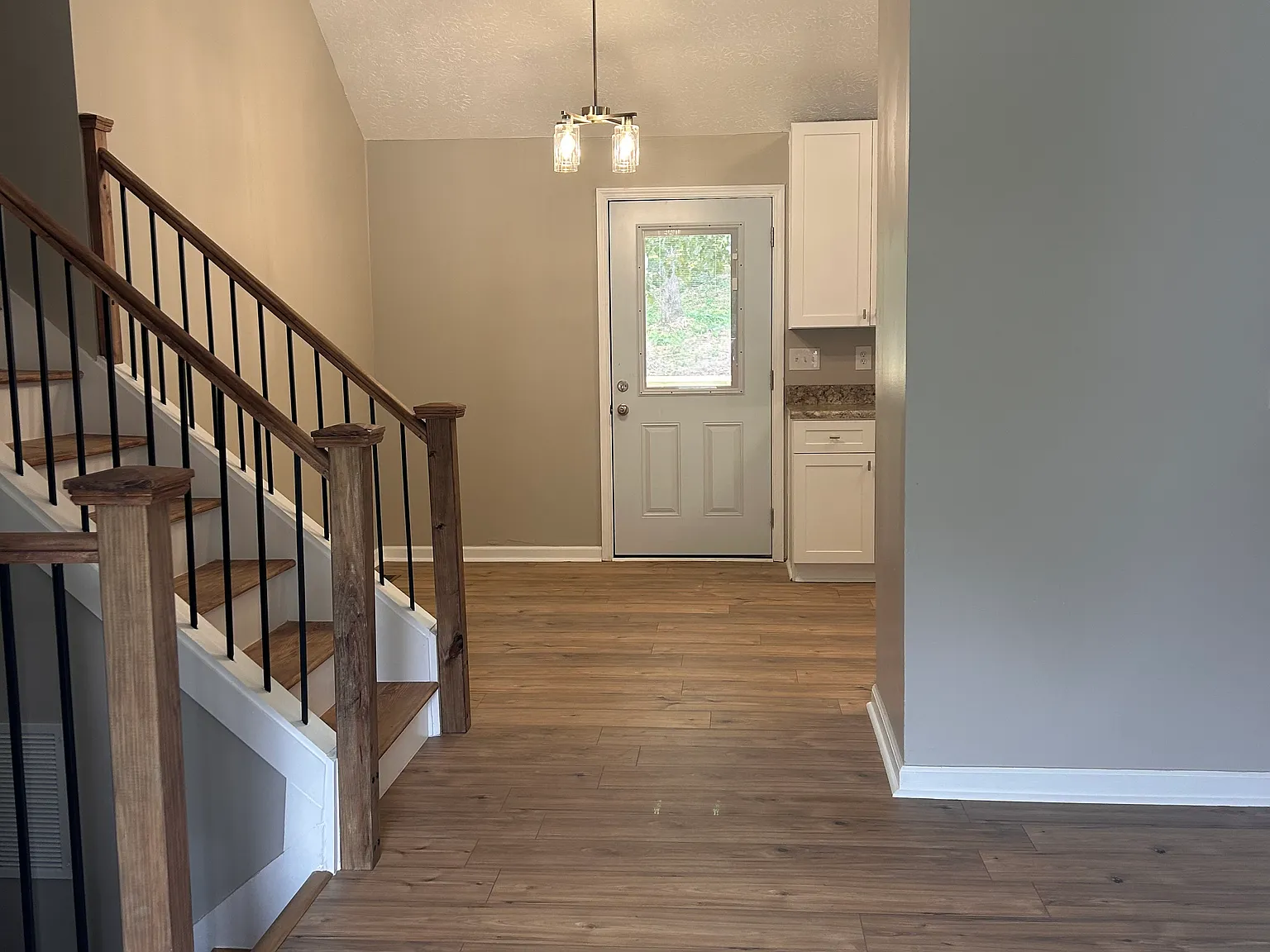 429 Arrowhatchee Dr — Photo 2
