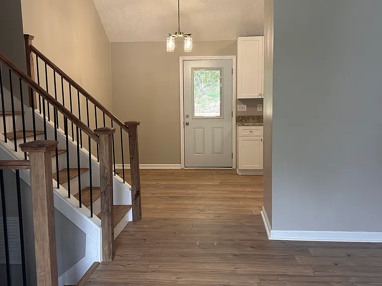 429 Arrowhatchee Dr — Photo 2