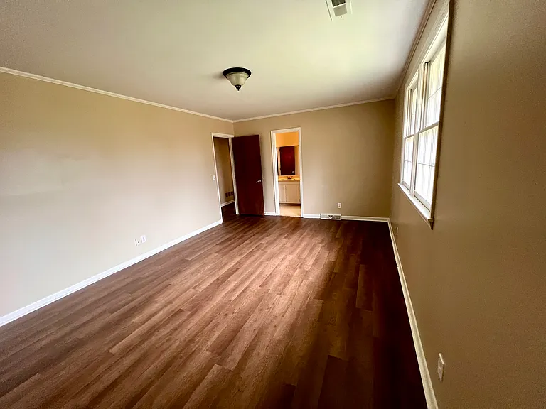 600 Brooks Rd — Photo 15