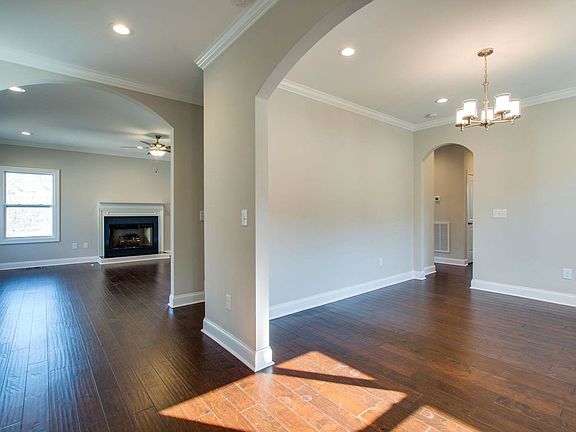 3rd image of 641 Shetland Dr