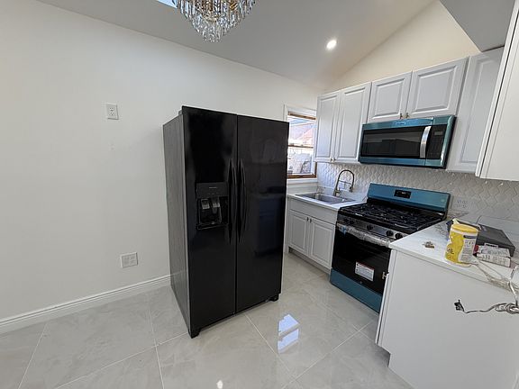 4th image of 615 Yetman Ave #1