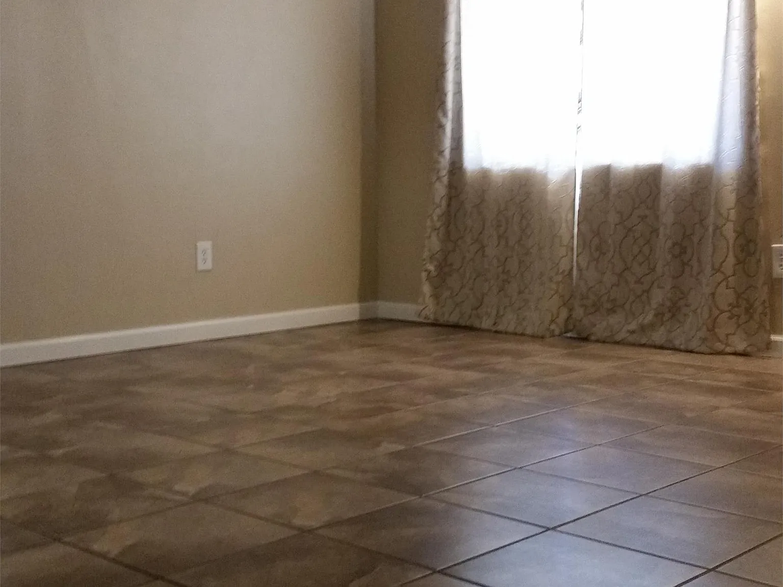 1015 Poplar Avenue - 1 — Photo 2