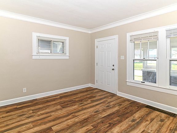3rd image of 813 N Denny St