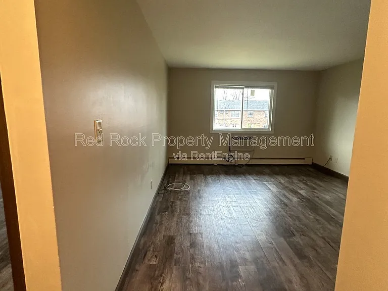349 W Grand Ave #206 — Photo 2