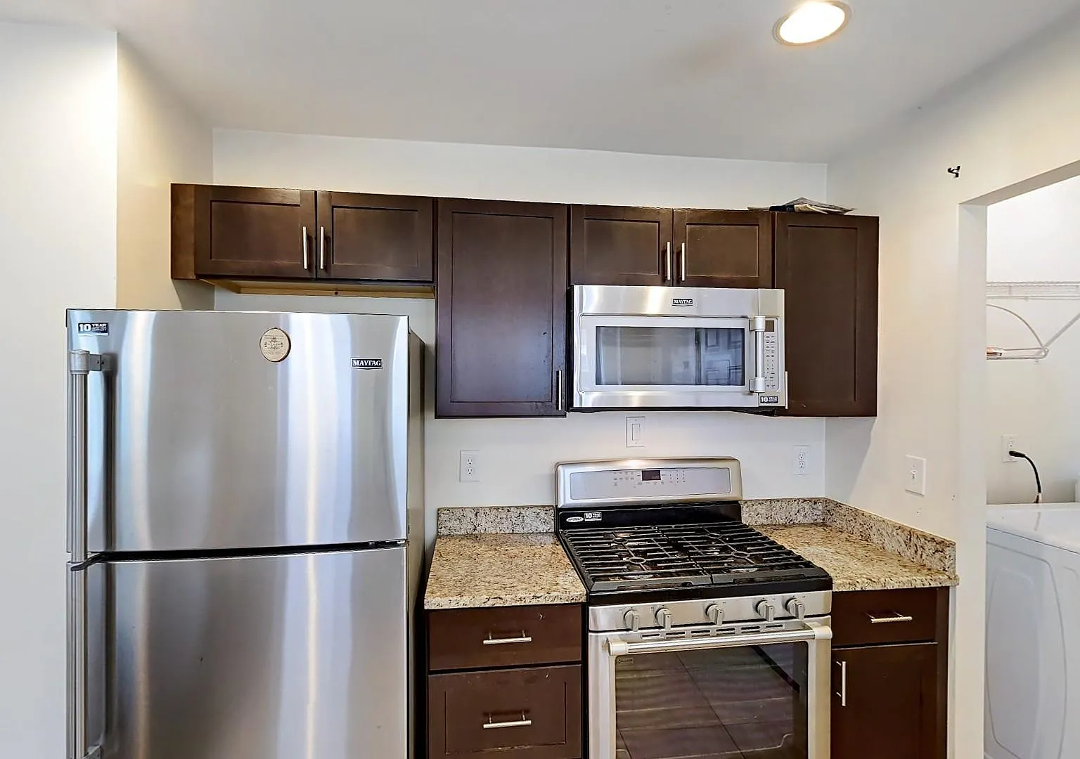 742 Washington St — Photo 4