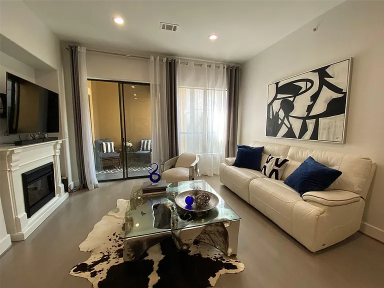1901 Post Oak Blvd #3503 — Photo 7