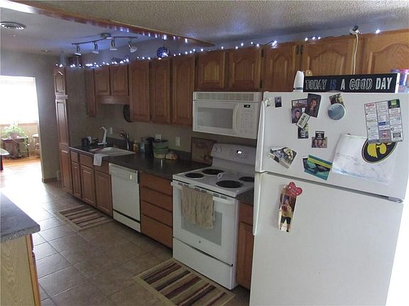 5th image of 104 N Conrey St