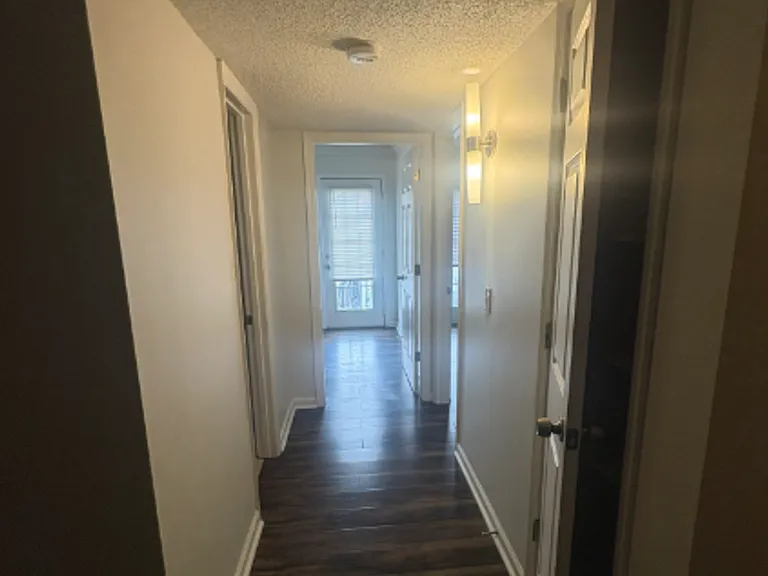 2325 Elliston Pl — Photo 3