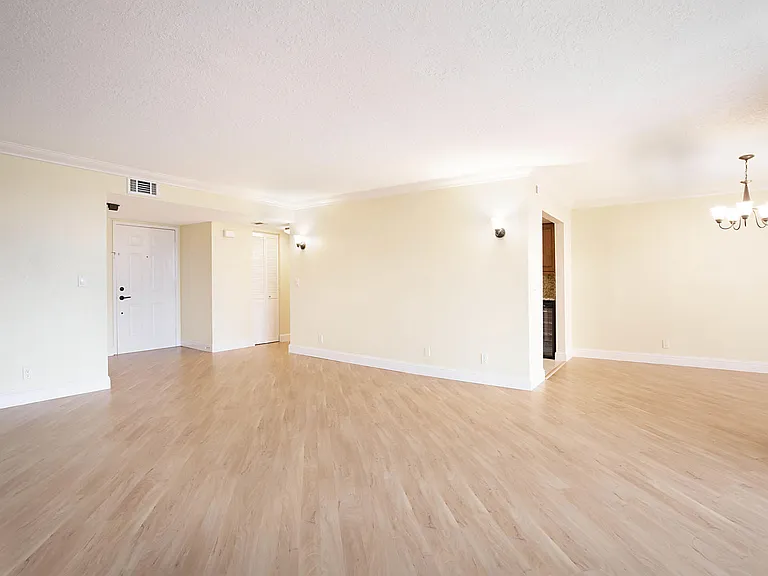 800 Jeffery St #409 — Photo 7