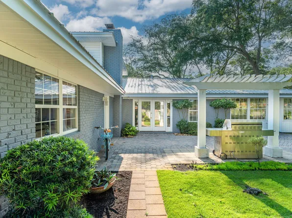 229 Country Club Rd, Shalimar, FL 32579