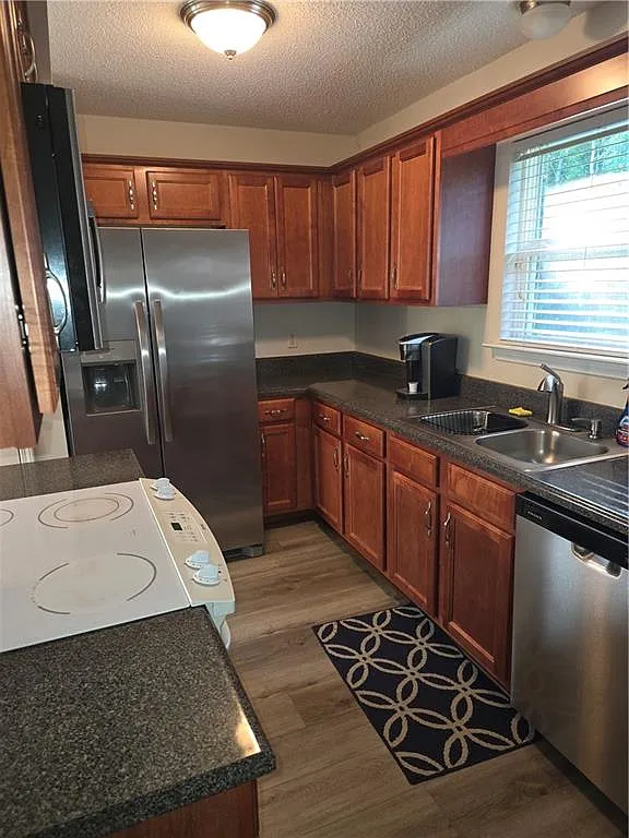 3 bed, 2.0 bath, 1472 sqft, $1,750 — Photo 3
