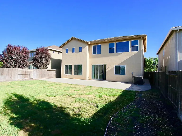 833 Round Hill Dr — Photo 28