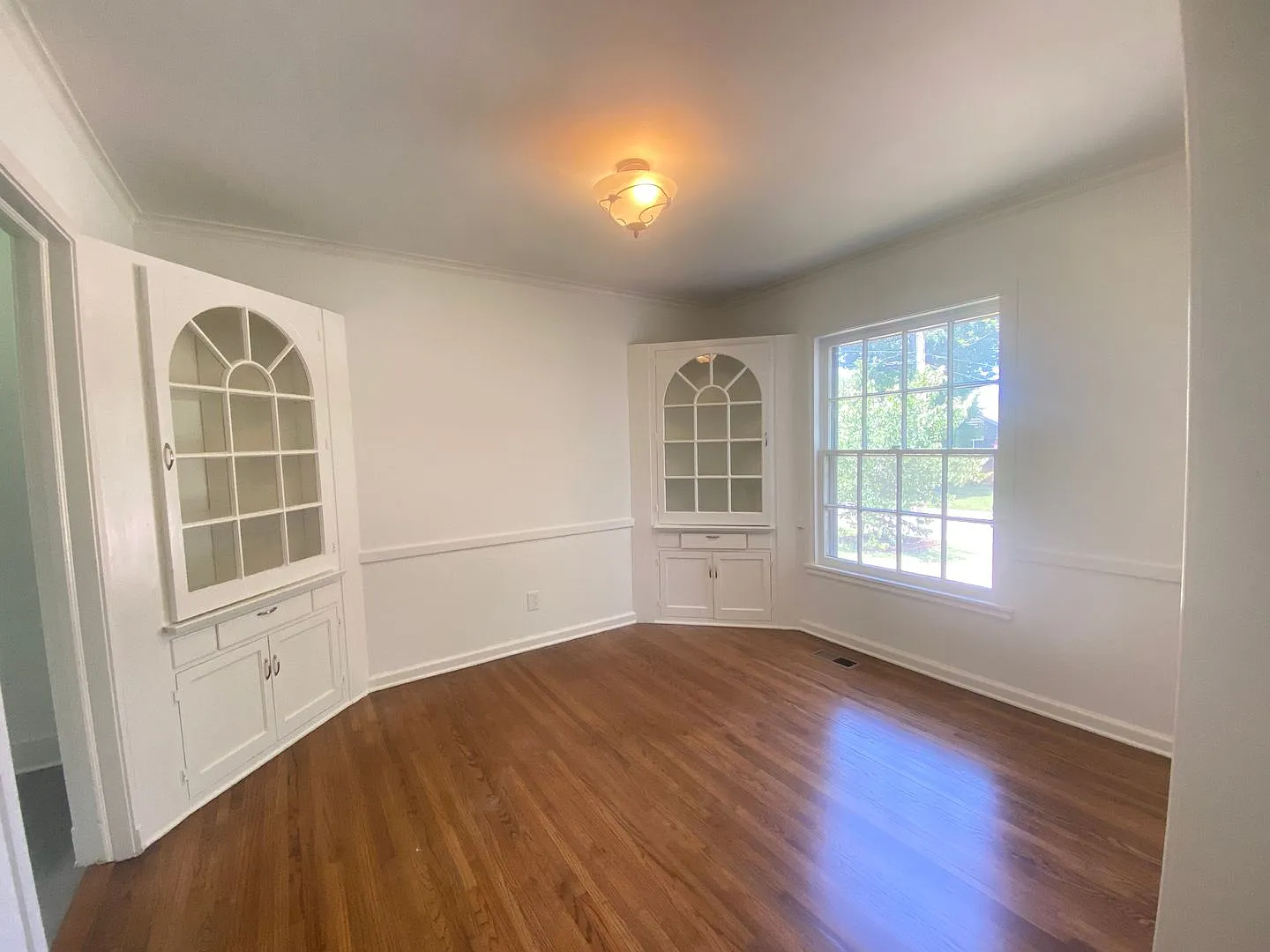 Beautiful two bedroom, one bath home in desirable Florence Park South. — Photo 4