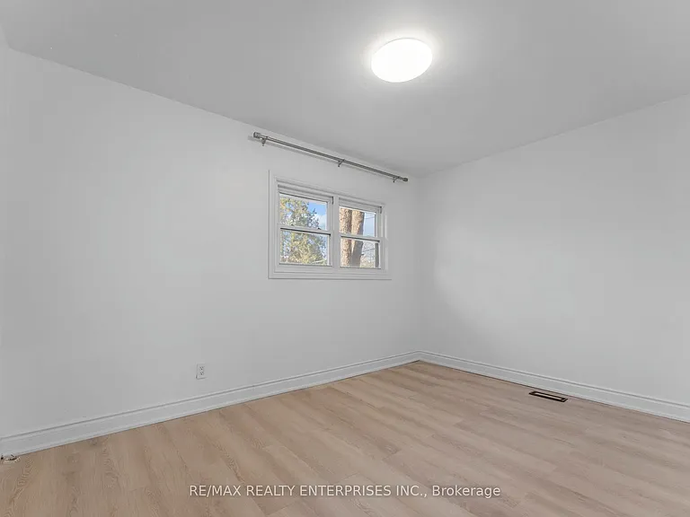 60 Wakelin Ter — Photo 25