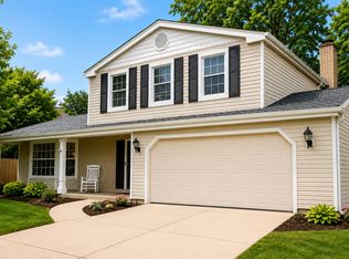 620 Iroquois Ave, Naperville, IL 60563