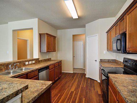 4th image of 12055 Stephenville Dr