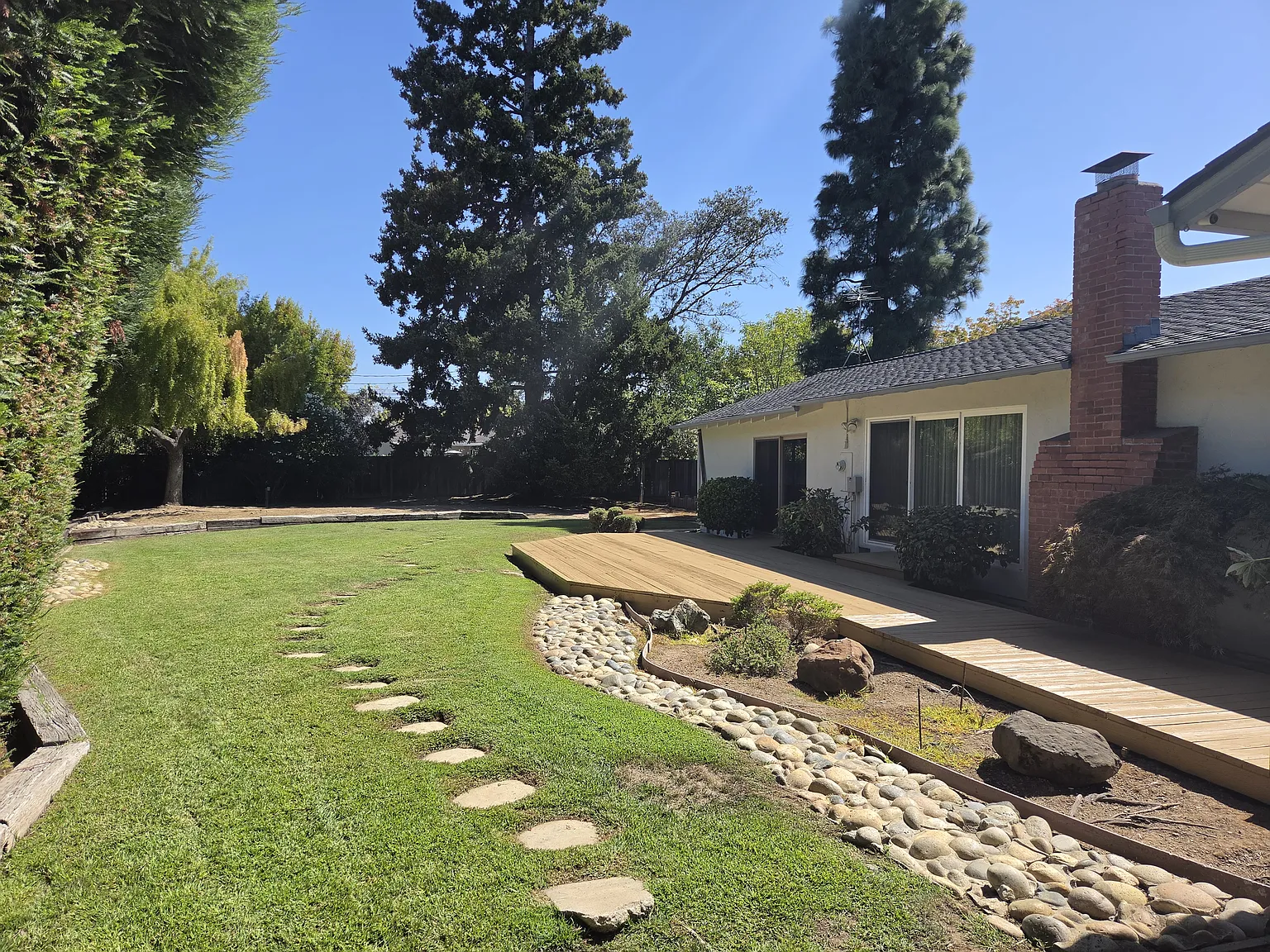 4 bed, 2085 sqft, $7,100 — Photo 2