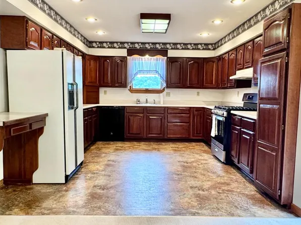 608 Wellington Ln, Cumberland, MD 21502