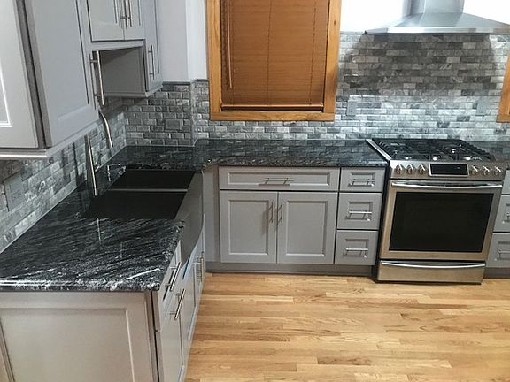 4th image of 4045 N Saint Louis Ave #G