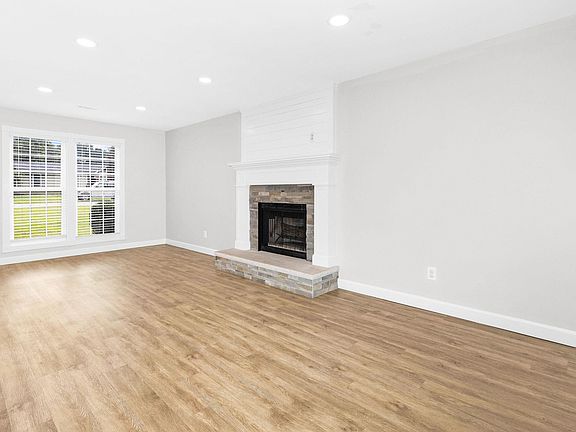 5th image of 4210 Plantation Cir