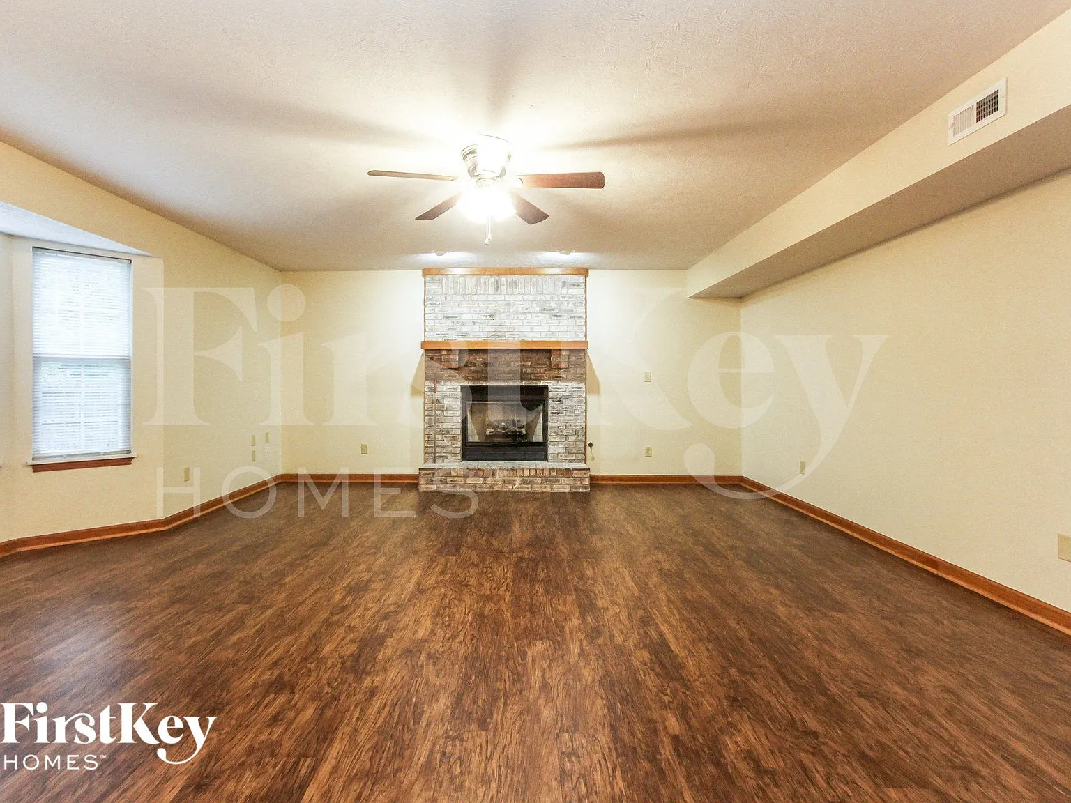 3 bed, 2.5 bath, 2048 sqft, $2,195 — Photo 2