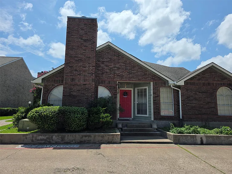 67 E Park West Dr — Photo 4