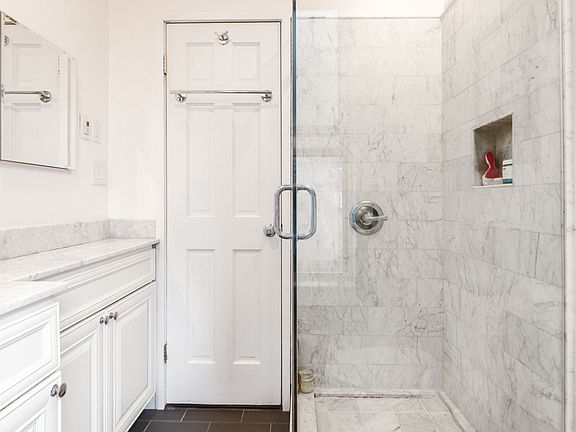 5th image of 307 E 18th St APT 4C