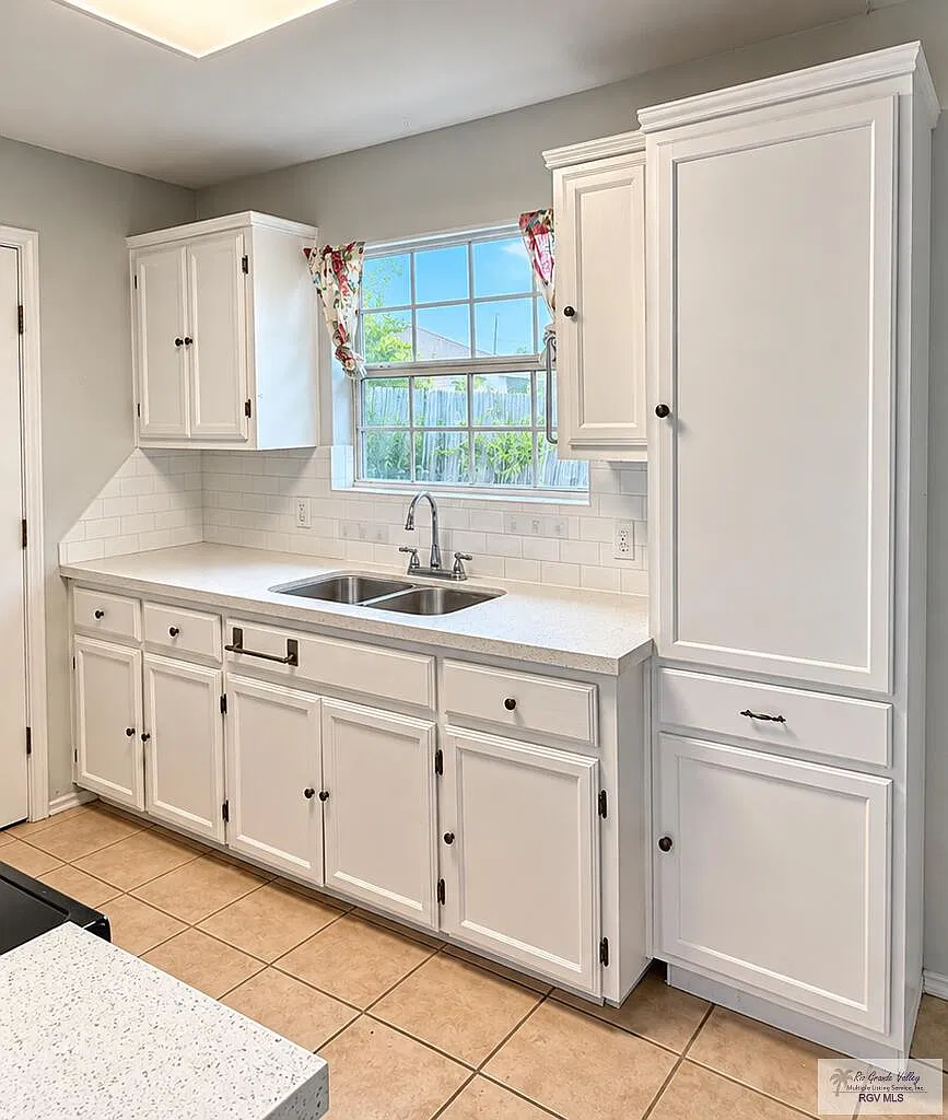 3 bed, 2.0 bath, 1072 sqft, $1,550 — Photo 4