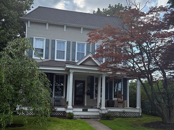 11 Golf St